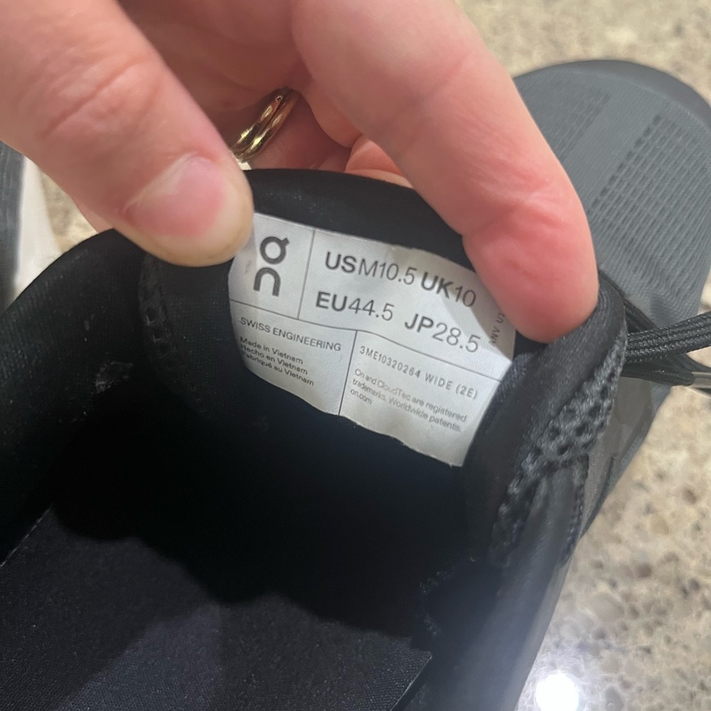 On Running Cloudflow Performance Sneakers Black/W… - image 4